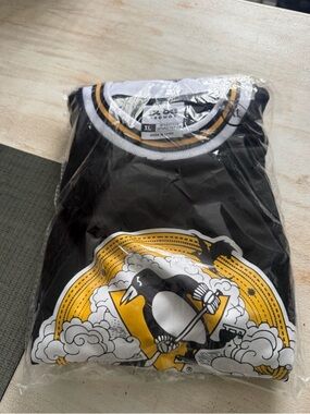 ISO Pittsburgh Penguins Fourth Wing Night Crewneck